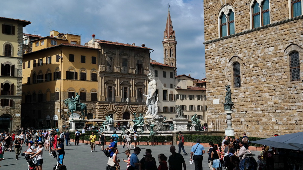 Fashion_Travel_Accessories_Florence_Travel_Blog_What-To_See_In_Florence_Italy_Follow_Me_Around_Travel_Vlog_Walking_Tour_7