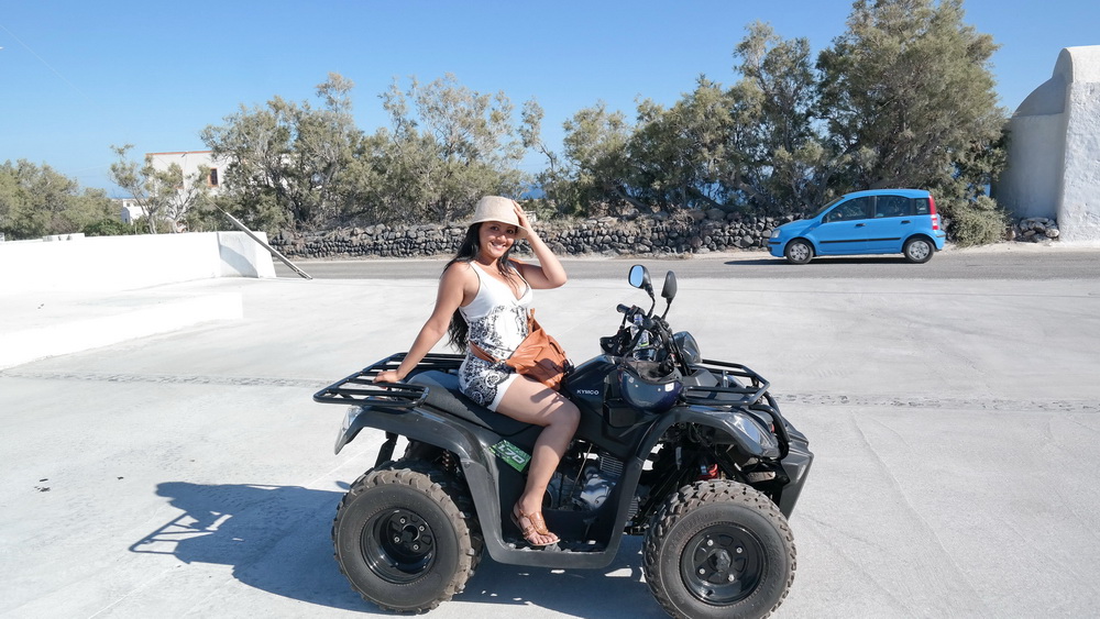 Things_to_do_in_Santorini_Greece_Kamari_Beach